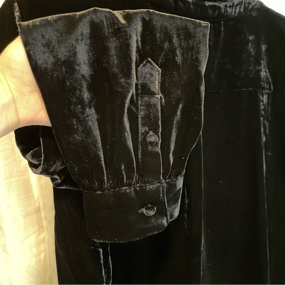 Talbots black velvet, long sleeve, ruffle collar top, size Large - Picture 10 of 11